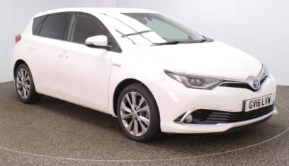 Used 2016 WHITE TOYOTA AURIS Hatchback 1.8 VVT-I EXCEL 5d AUTO 99 BHP HYBRID ELECTRIC (reg. 2016-06-15) for sale in Stockport