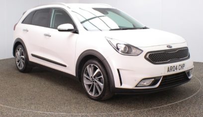 Used 2017 WHITE KIA NIRO Estate 1.6 3 5d AUTO 104 BHP HYBRID ELECTRIC (reg. 2017-02-10) for sale in Stockport